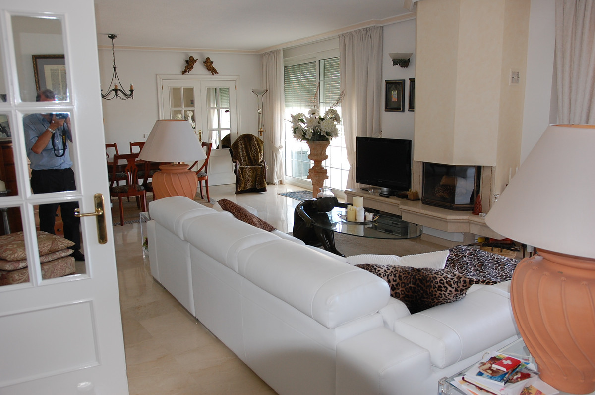 4 bedroom Apartment For Sale in Torrequebrada, Málaga - thumb 8
