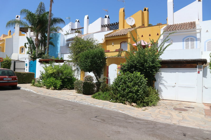 						Maison Jumelée  Mitoyenne
													en vente 
																			 à Nueva Andalucía
					
