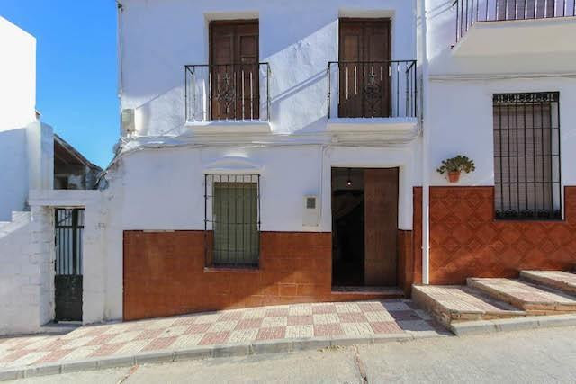 CHARACTER Property

. Loads of potential
. Spacious house
. Lovely views
. GARDEN
. Elevated terrace, Spain