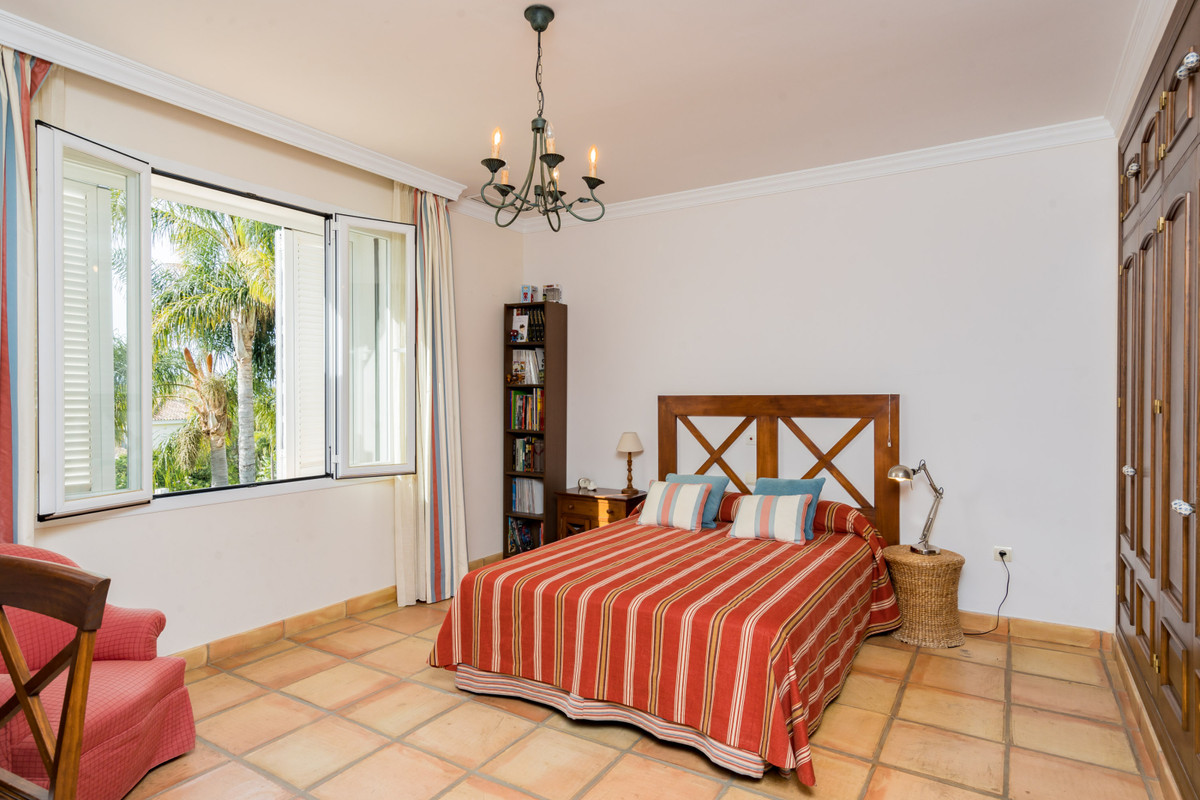 5 bedroom Villa For Sale in Elviria, Málaga - thumb 17