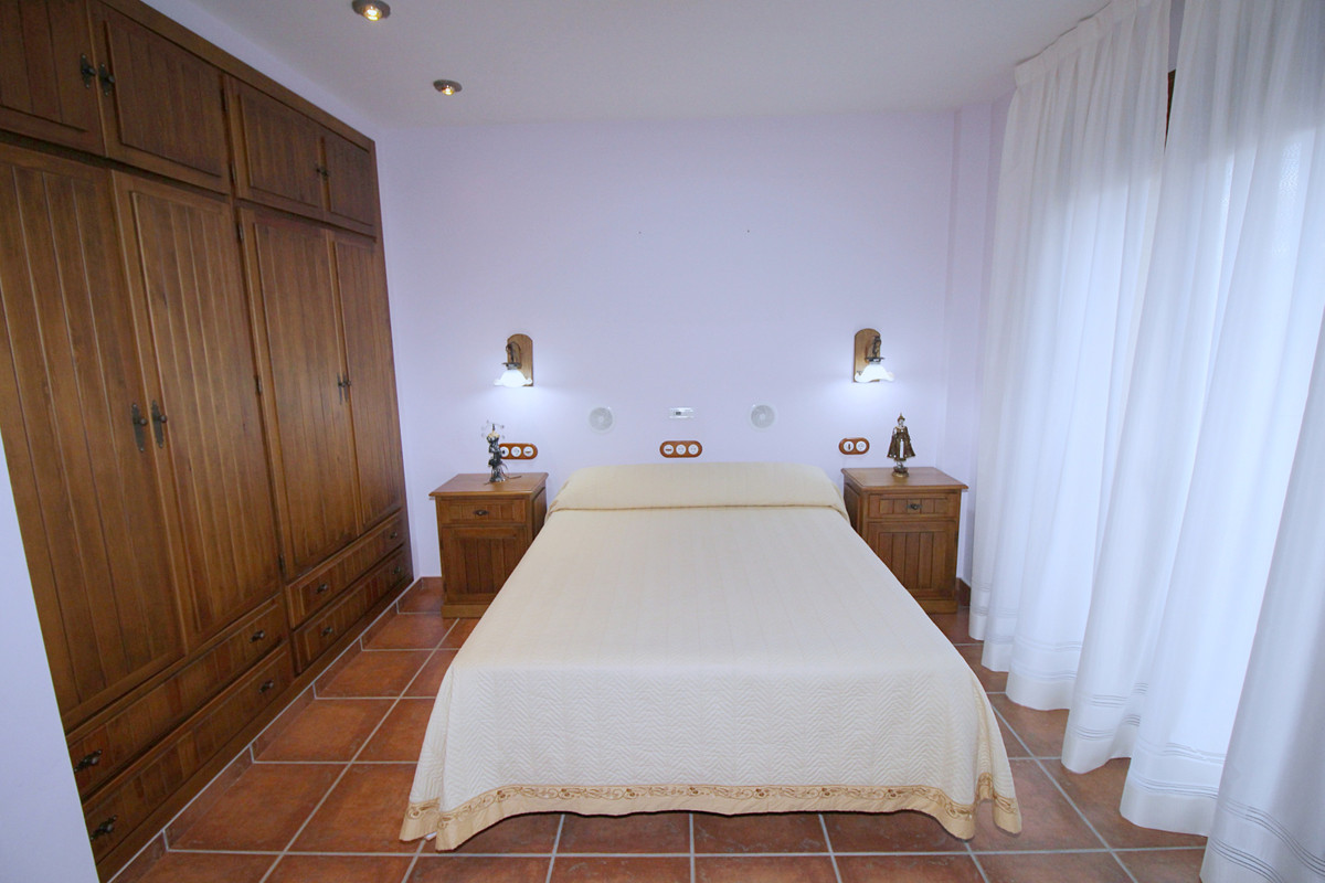4 bedroom Villa For Sale in Coín, Málaga - thumb 22