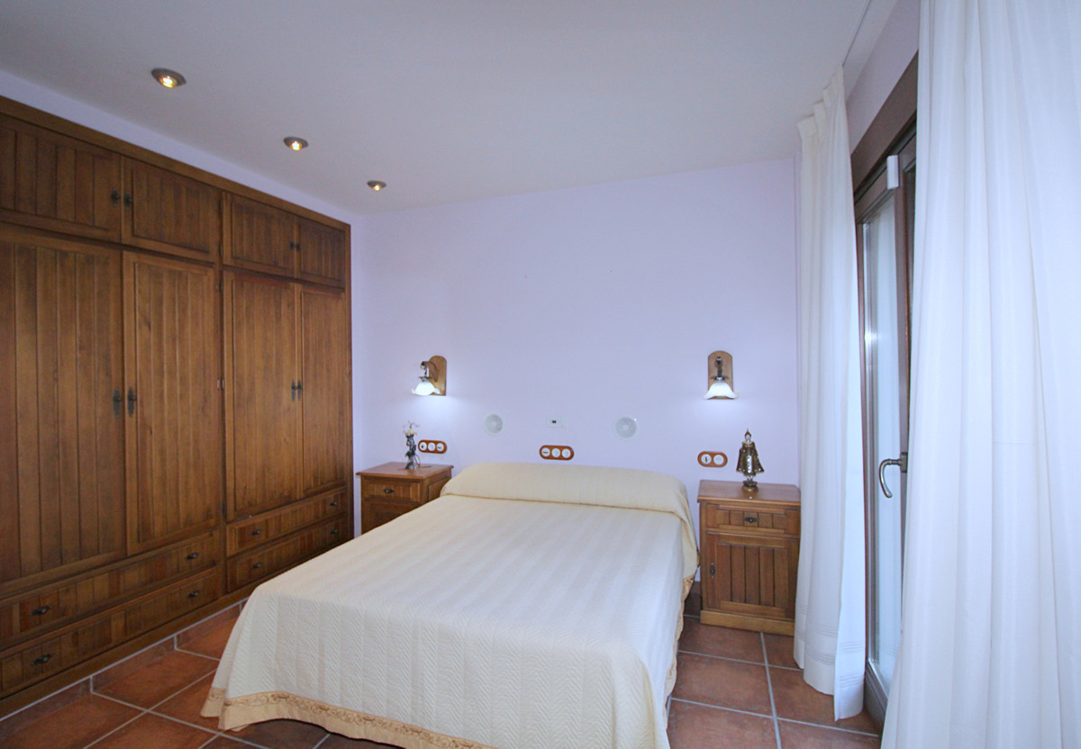 4 bedroom Villa For Sale in Coín, Málaga - thumb 23