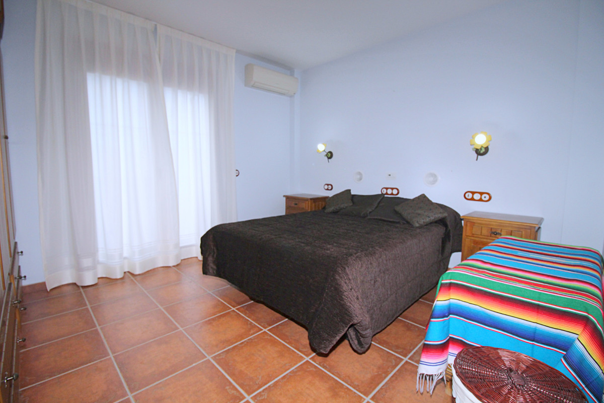 4 bedroom Villa For Sale in Coín, Málaga - thumb 31