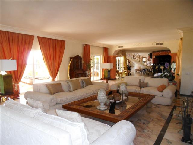 8 bed Property For Sale in La Quinta, Costa del Sol - thumb 11