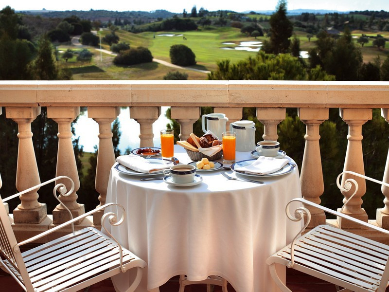 A stunning and recently renovated 5 Star hotel on a large plot with private golf course and 207 room, Spain