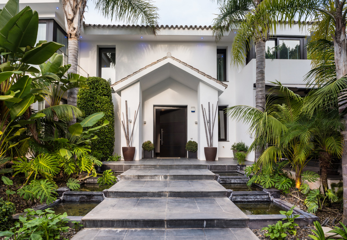 						Villa  Detached
													for sale 
																			 in Los Monteros
					