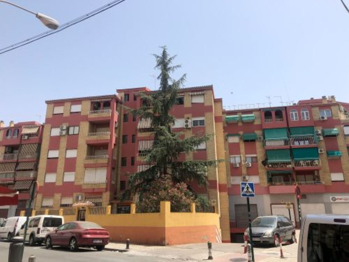 FLAT FOR SALE IN GRANADA, ZAIDIN JUNTO LOS CARMENES and RIO MONACHIL
Apartment for sale in Granada c, Spain