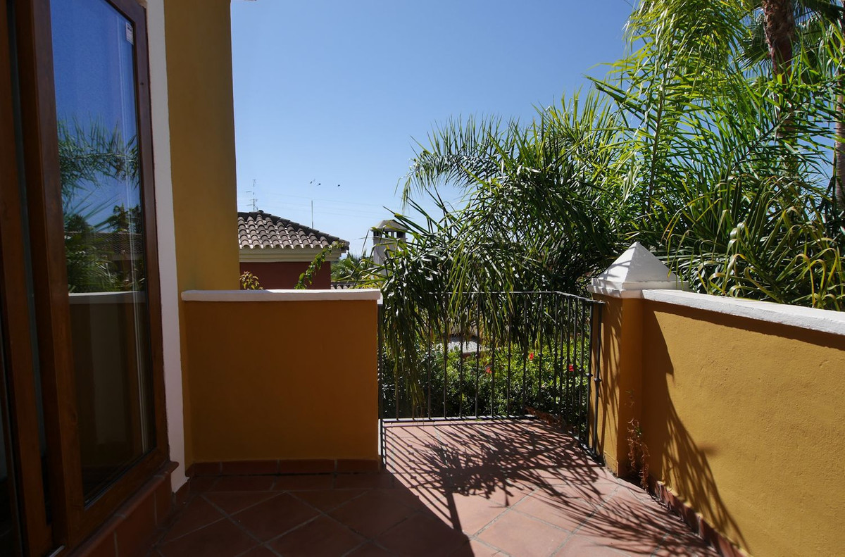 5 bedroom Villa For Sale in New Golden Mile, Málaga - thumb 14