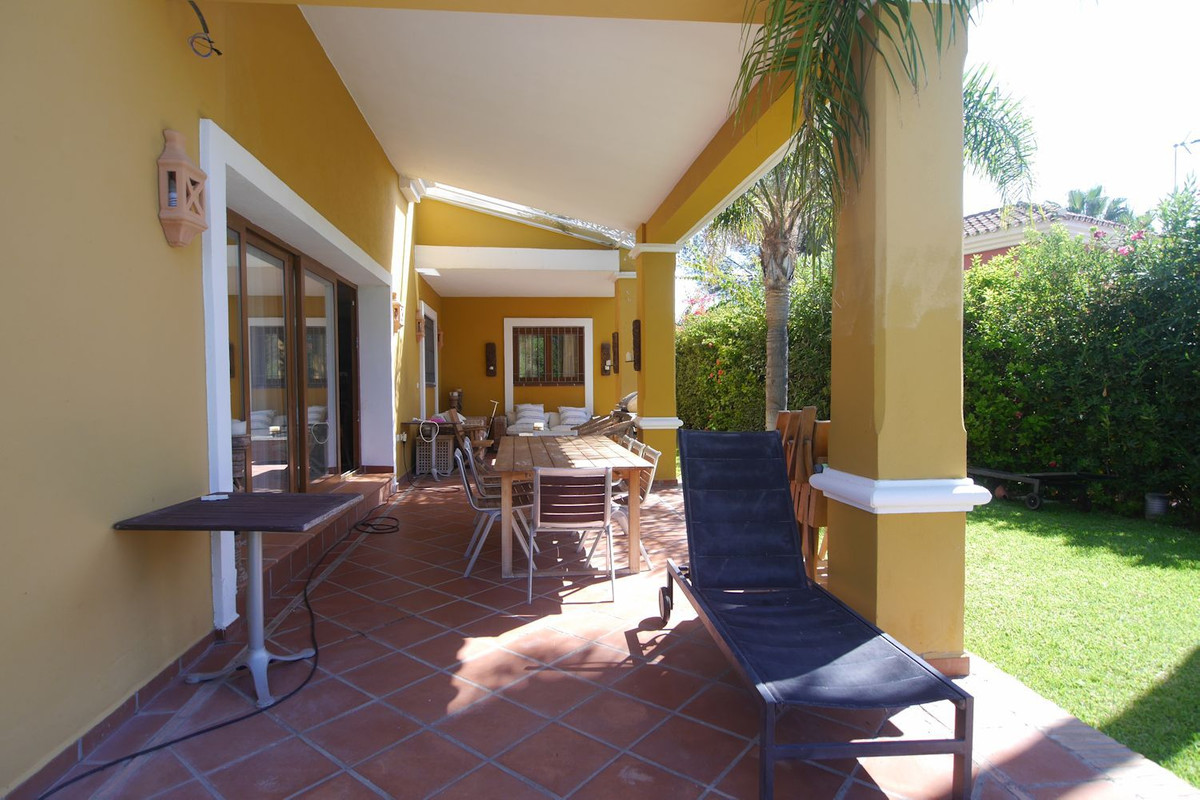 5 bedroom Villa For Sale in New Golden Mile, Málaga - thumb 16