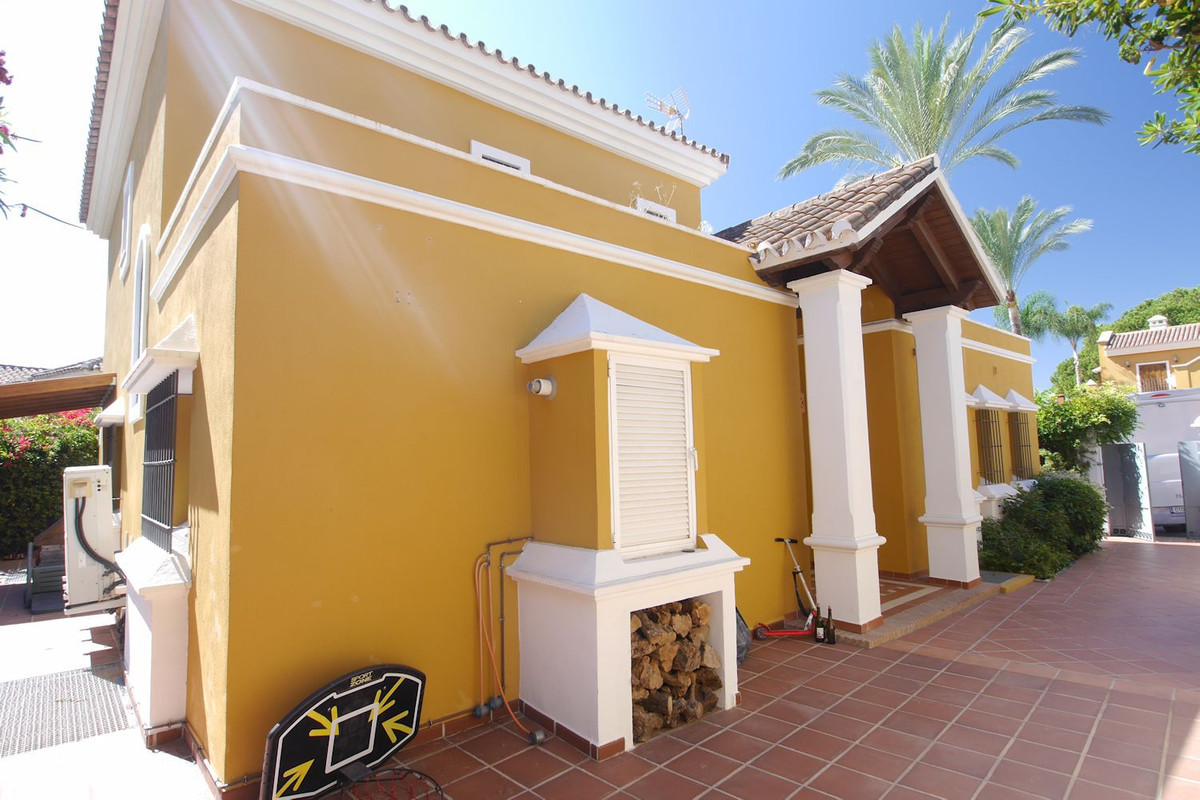 5 bedroom Villa For Sale in Nagüeles, Málaga - thumb 22