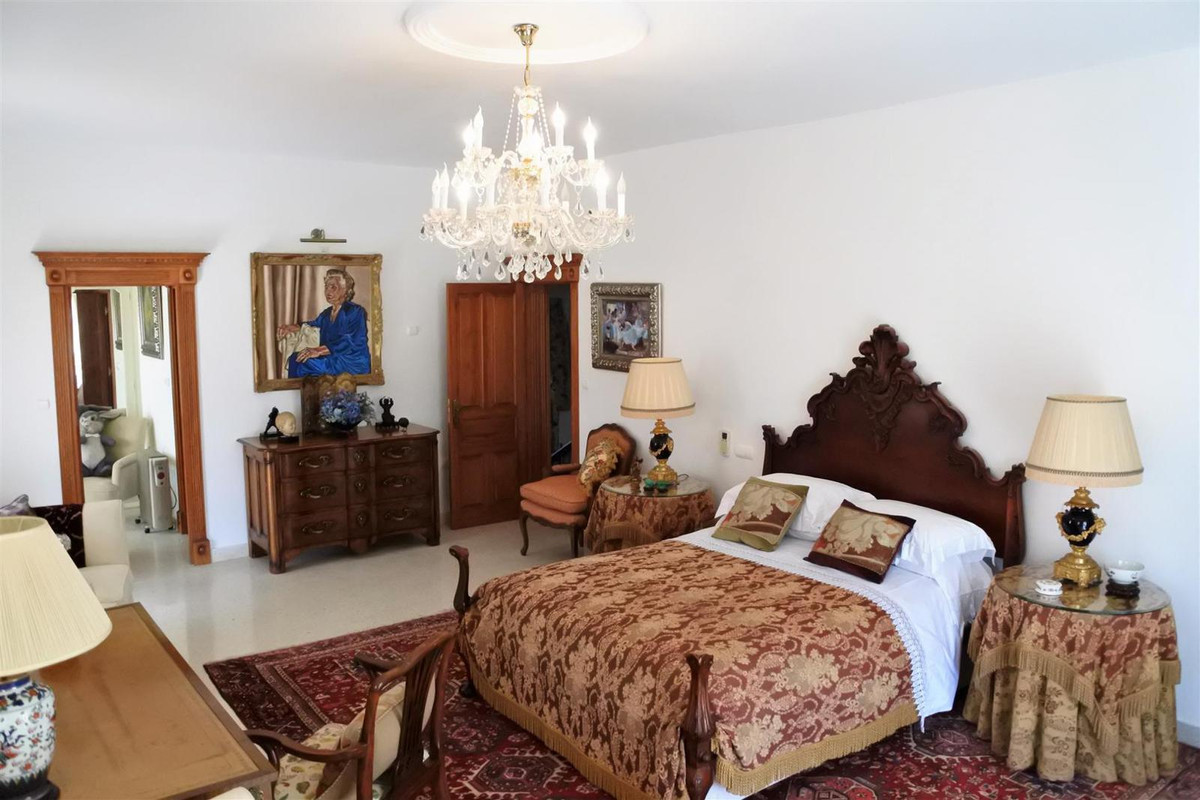 4 bedroom Villa For Sale in Alhaurín el Grande, Málaga - thumb 21