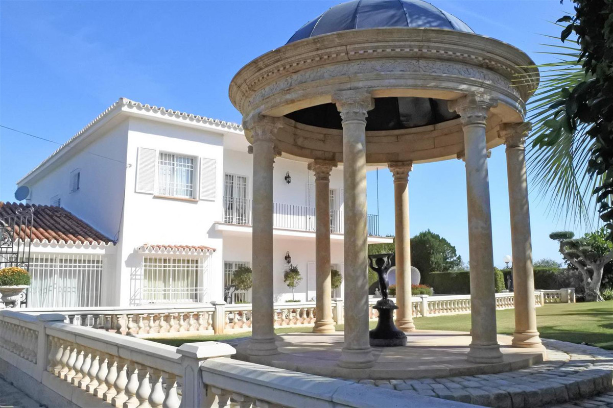 4 bedroom Villa For Sale in Alhaurín el Grande, Málaga - thumb 46