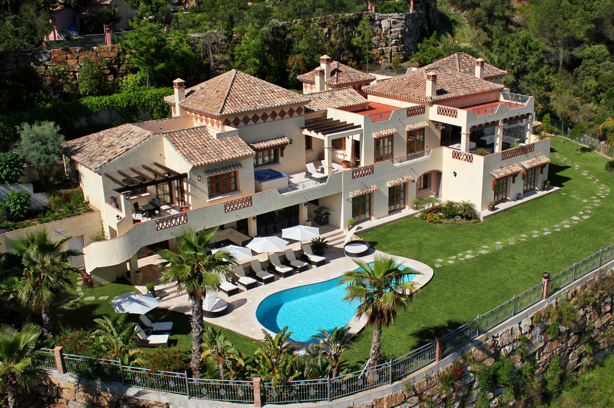 5 bedroom luxury villa with views, spa complex and independant luxury 2 bed appartment