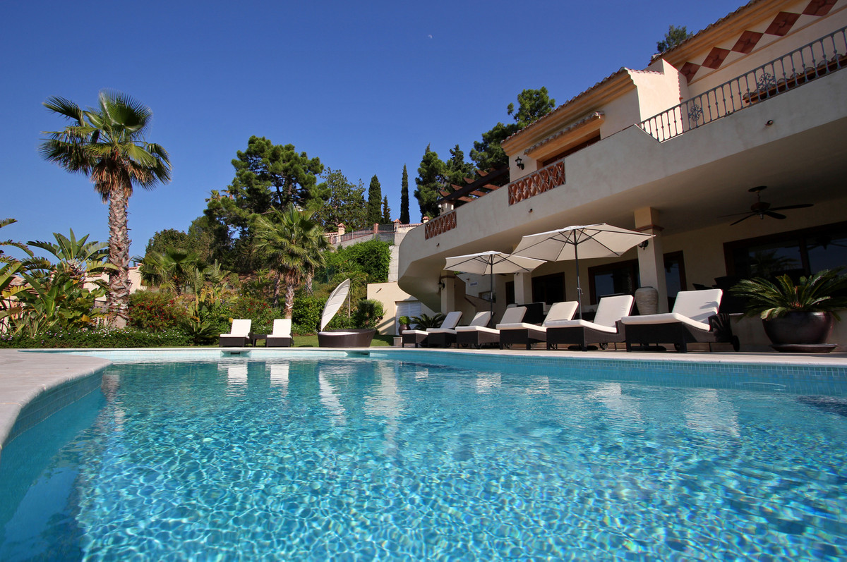 7 bedroom Villa For Sale in El Madroñal, Málaga - thumb 3