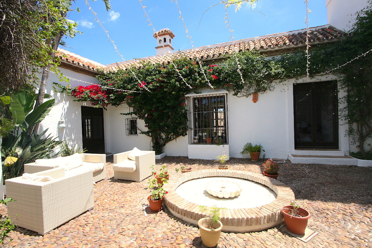10 bedroom Villa For Sale in Mijas Costa, Málaga - thumb 5