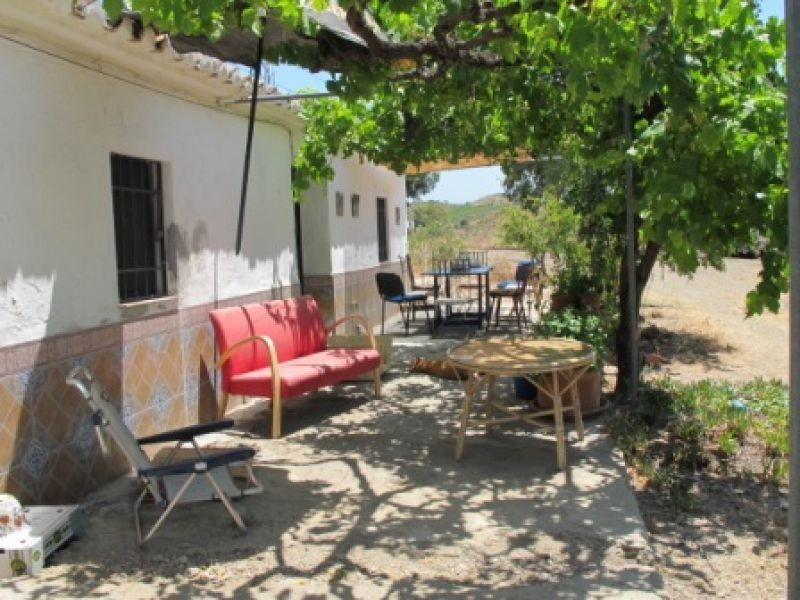 An opportunity to reform and extend this old finca, which is set in a large plot of land with views to the mountains, and down to the sea.