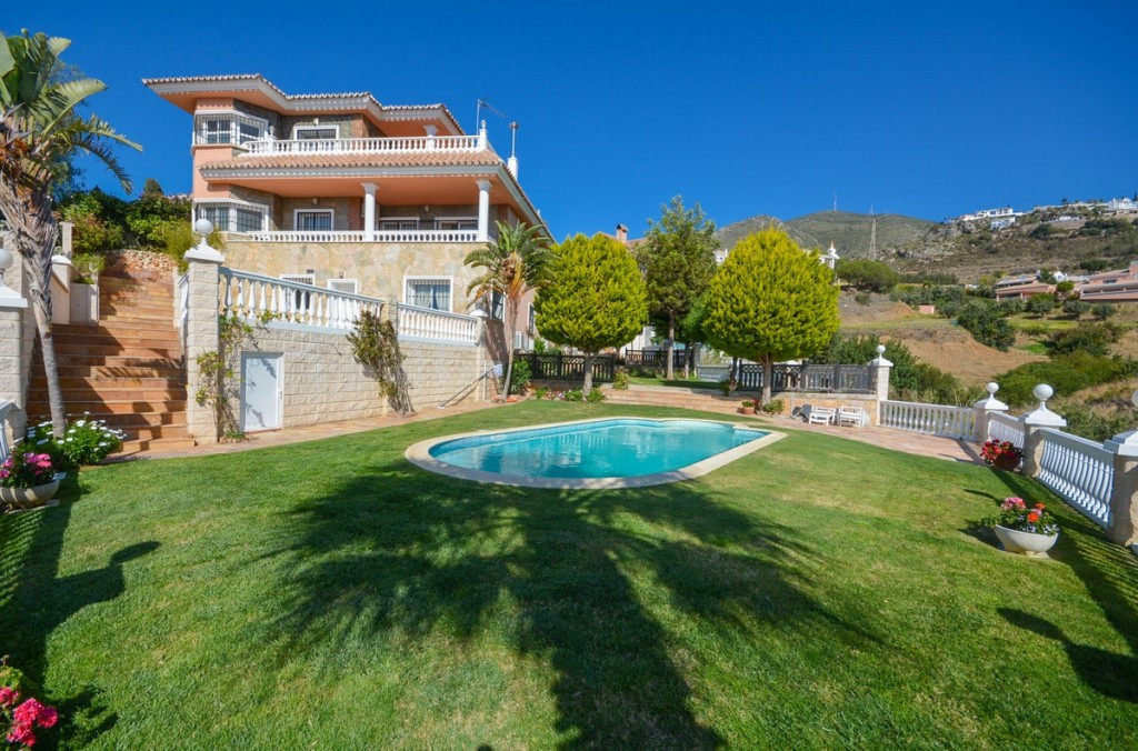 7 bedroom Villa For Sale in Benalmadena, Málaga - thumb 3