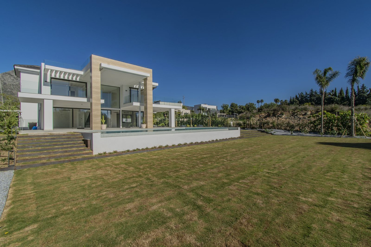 5 bedroom Villa For Sale in The Golden Mile, Málaga - thumb 30
