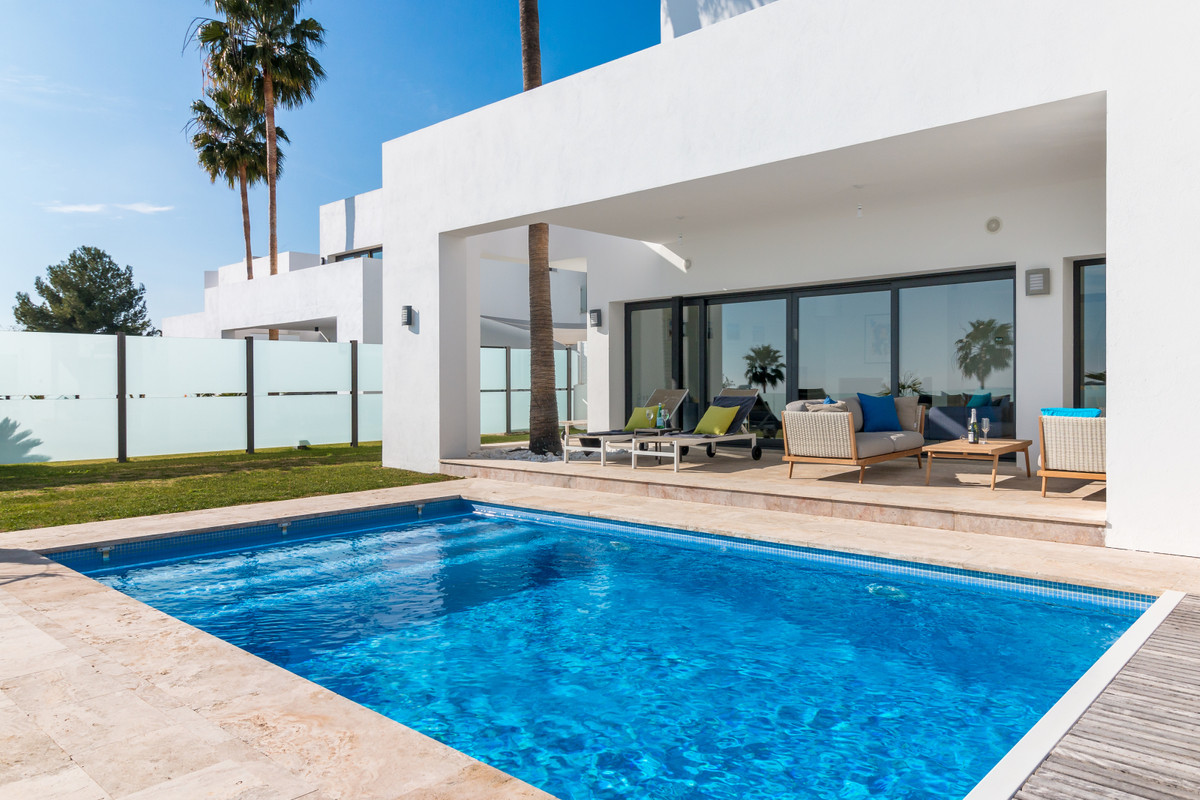 5 bedroom Villa For Sale in Atalaya, Málaga - thumb 5