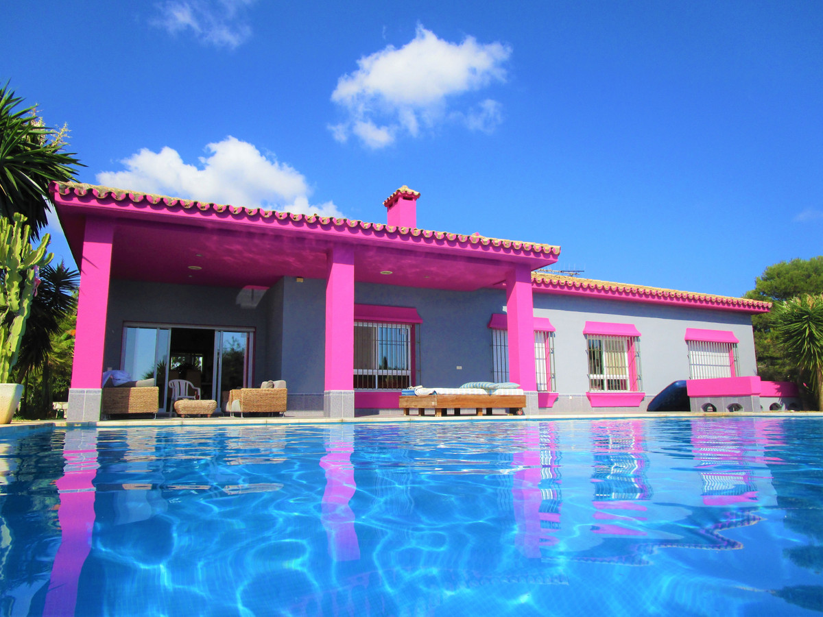 4 Bedroom Detached Villa For Sale Elviria, Costa del Sol - HP3499372