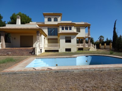 24 bedroom Villa For Sale in Atalaya, Málaga - thumb 2