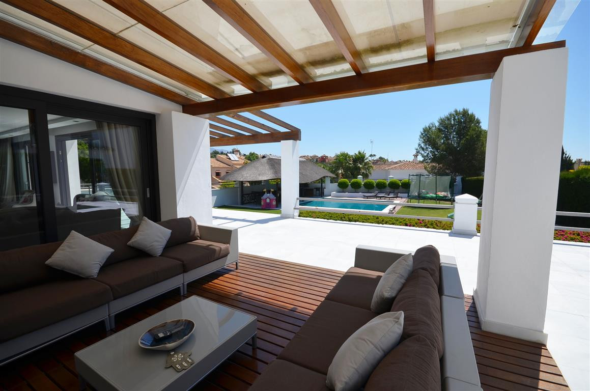 5 bedroom Villa For Sale in Nueva Andalucía, Málaga - thumb 4