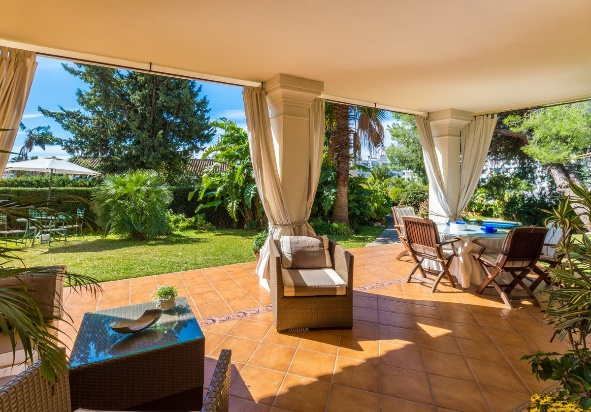 6 bedroom Villa For Sale in The Golden Mile, Málaga - thumb 10