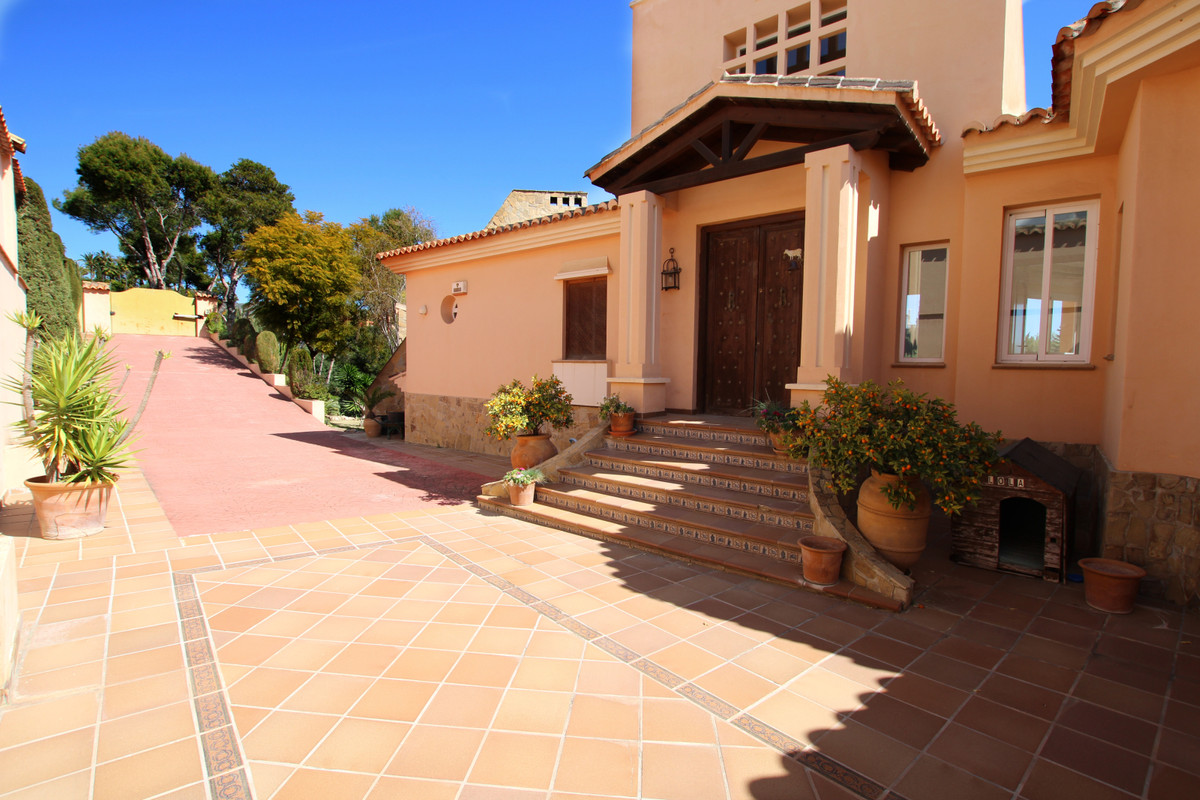Villa Detached in Hacienda Las Chapas, Costa del Sol
