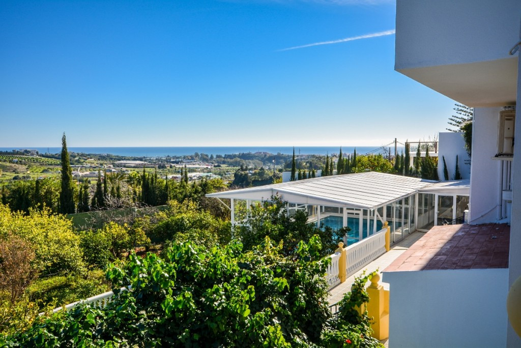 8 bedroom Villa For Sale in Estepona, Málaga - thumb 4