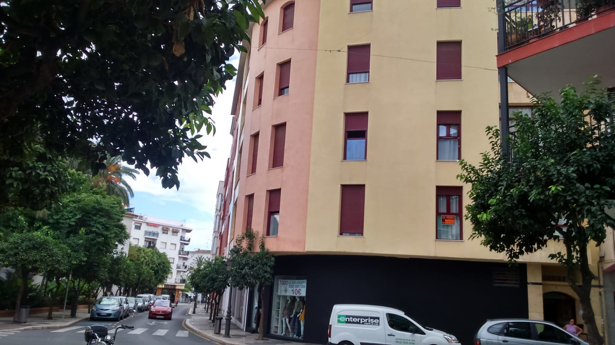 2 bedroom Apartment For Sale in Estepona, Málaga - thumb 1