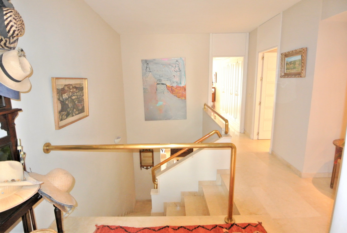 3 bedroom Apartment For Sale in The Golden Mile, Málaga - thumb 12