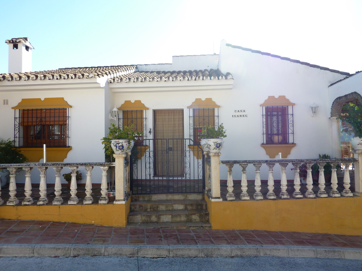 4 bedroom Villa For Sale in Benahavís, Málaga - thumb 5