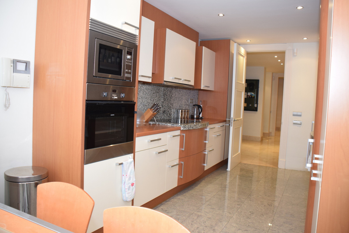 Apartamento con 3 Dormitorios en Venta Los Monteros