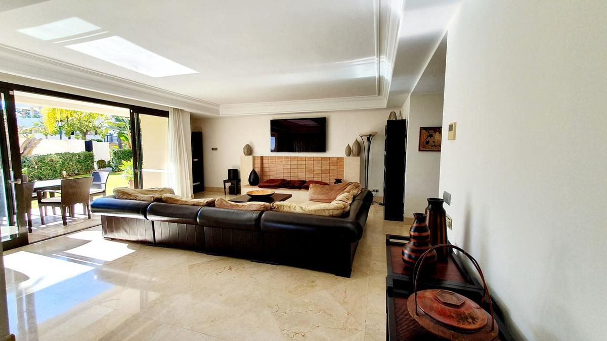 3 bedroom Apartment For Sale in Los Monteros, Málaga - thumb 6