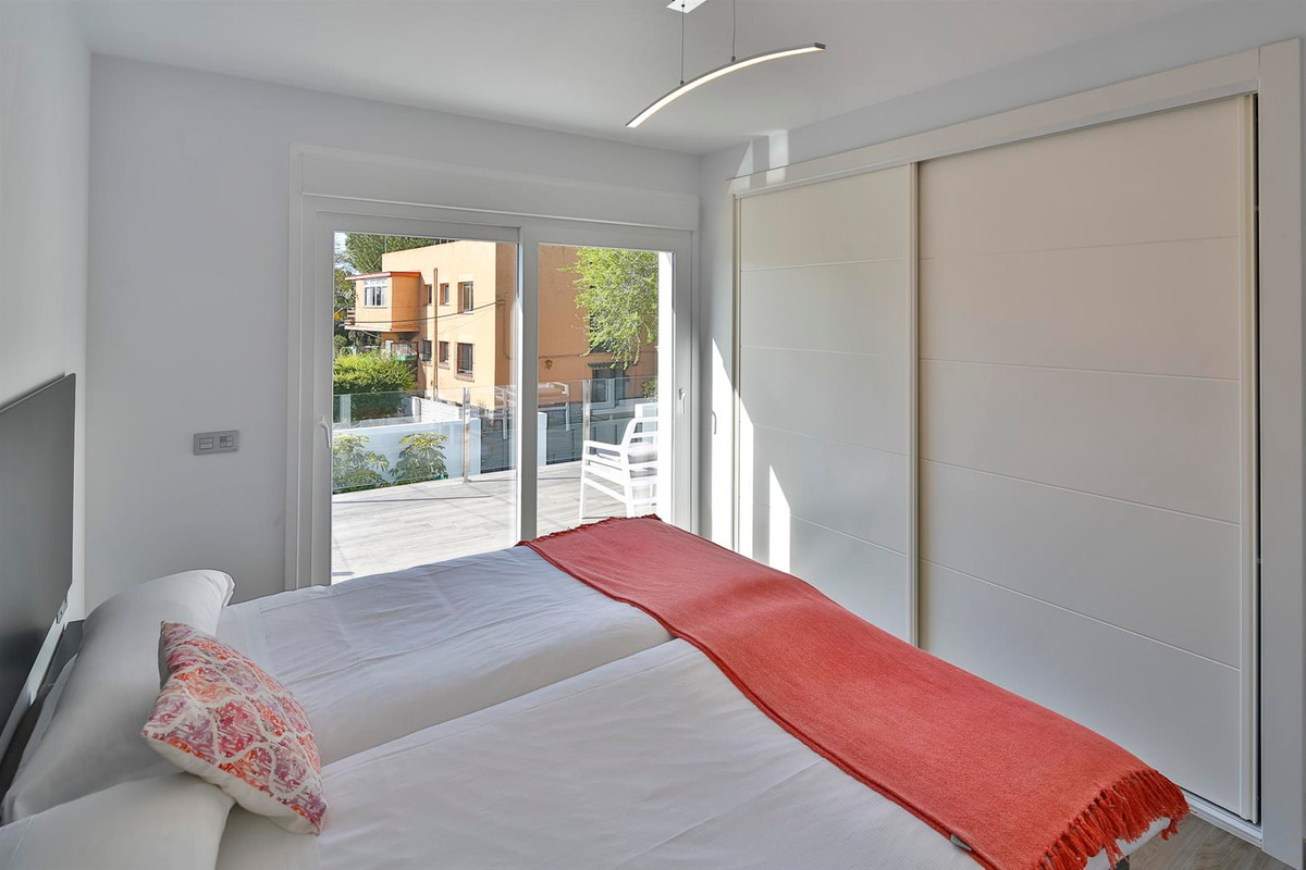 4 bedroom Villa For Sale in The Golden Mile, Málaga - thumb 19