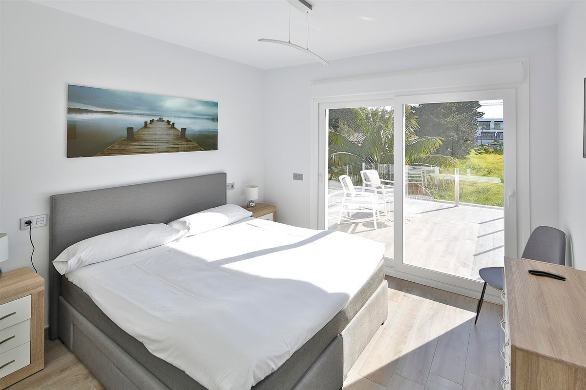 4 bedroom Villa For Sale in The Golden Mile, Málaga - thumb 23