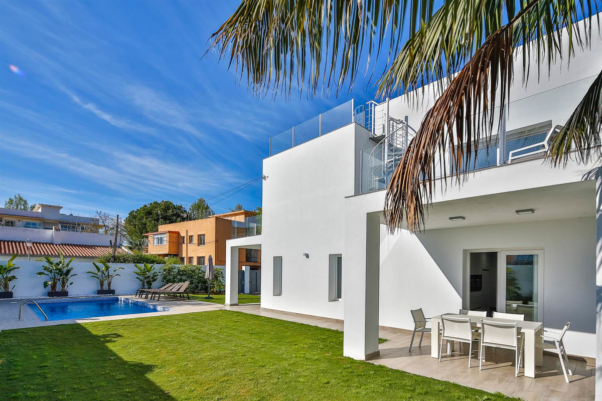 4 bedroom Villa For Sale in The Golden Mile, Málaga - thumb 36