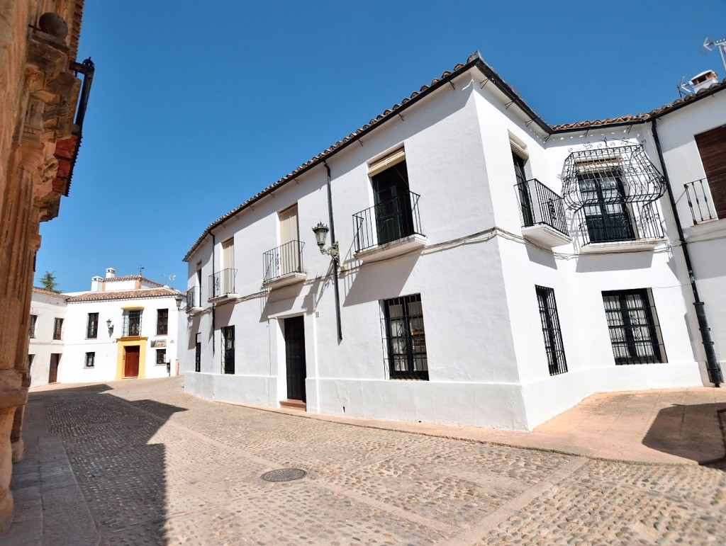 Recient reduction from 850.000€ to 750.000€ for a quick sale !!

Elegant house in the heart of the h, Spain