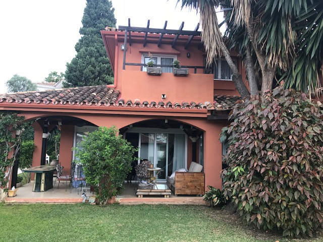Detached Villa for sale in Nueva Andalucía R3299161