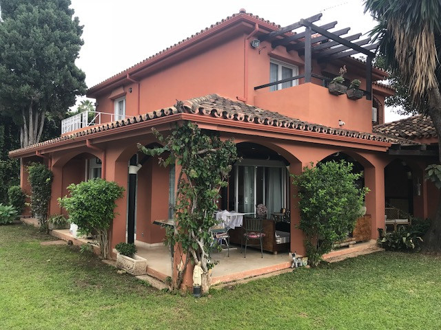 5 bedroom Villa For Sale in Nueva Andalucía, Málaga - thumb 3