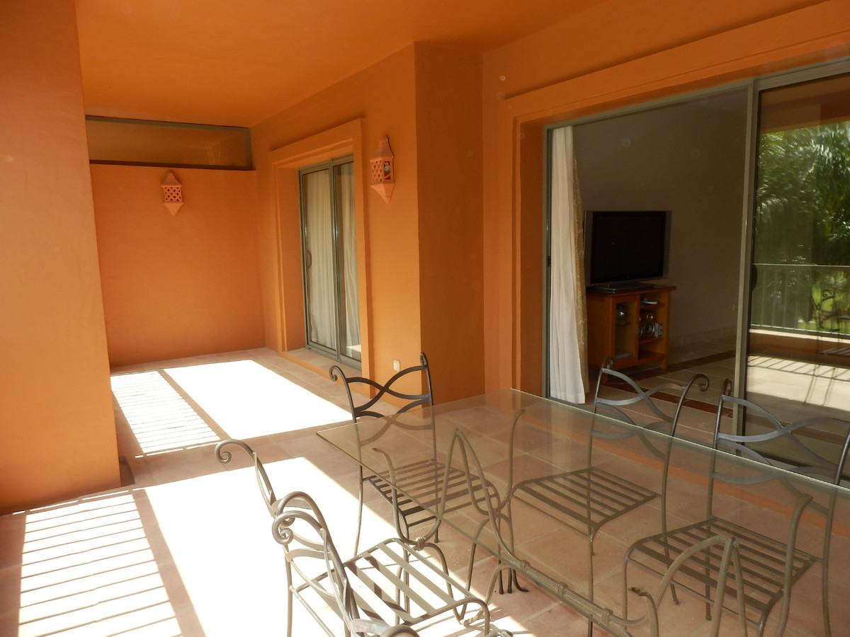 2 bed Property For Sale in Benahavís, Costa del Sol - thumb 4