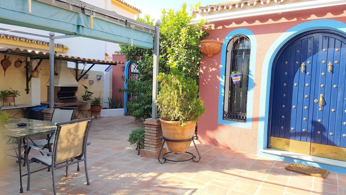 Beautiful rustic style house, with very good finishes, in San Pedro Playa, very close to all kinds o, Spain
