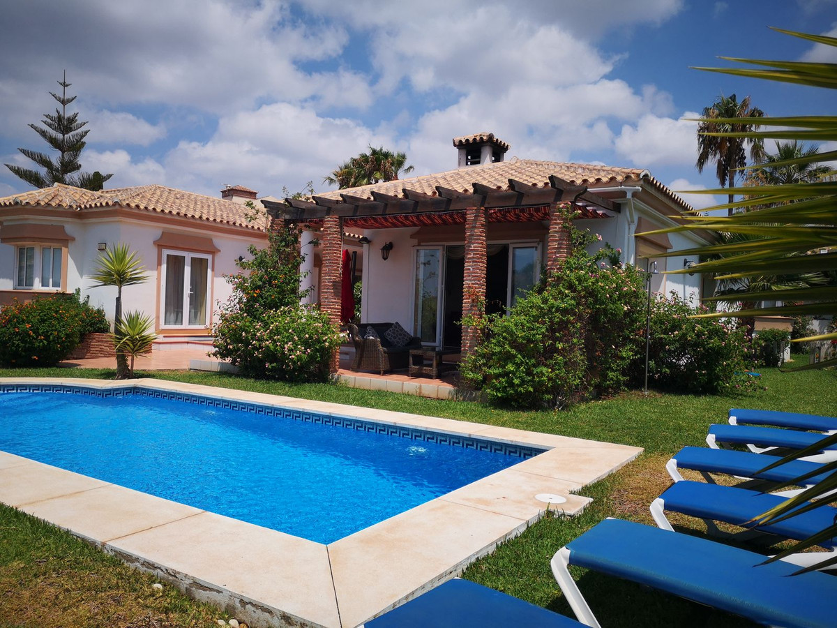 						Villa  Detached
																					for rent
																			 in Riviera del Sol
					