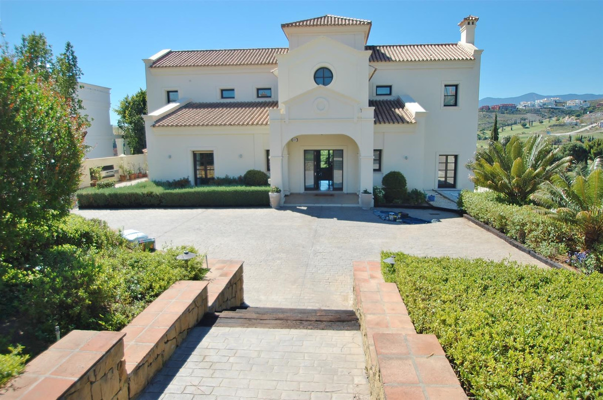 5 bedroom Villa For Sale in Benahavís, Málaga - thumb 5