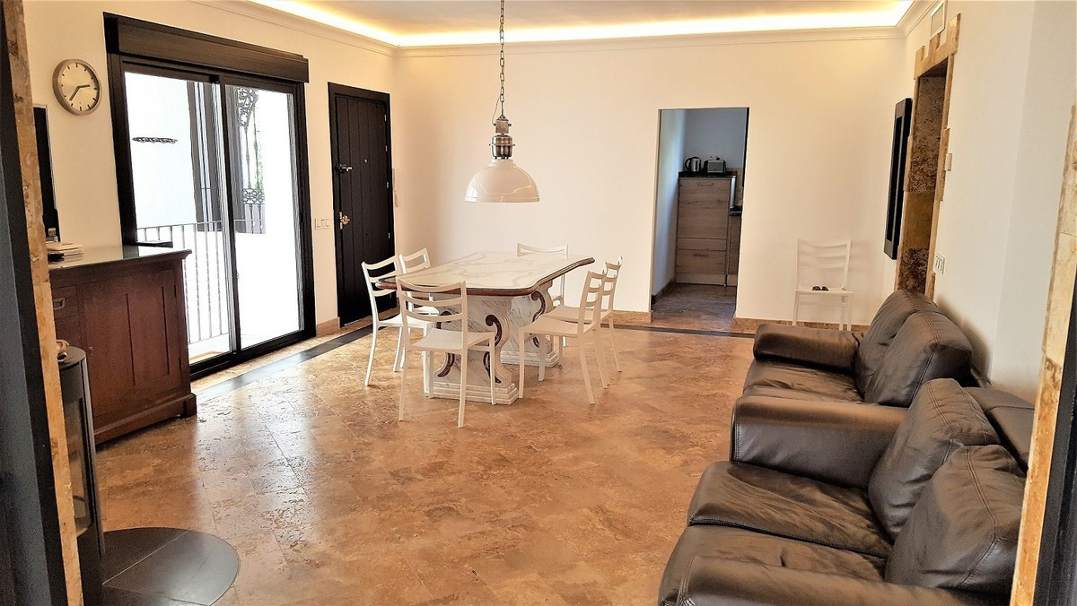 Great recently fully renovated 3 bedrooms apartment in the marina of Puerto Banus next to the beach and all luxury amenitties such as best boutique...