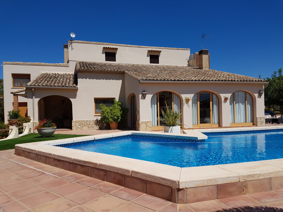 Villa with private pool, located at 3 km from center town and the beach. Fantastic sea and mountain , Spain