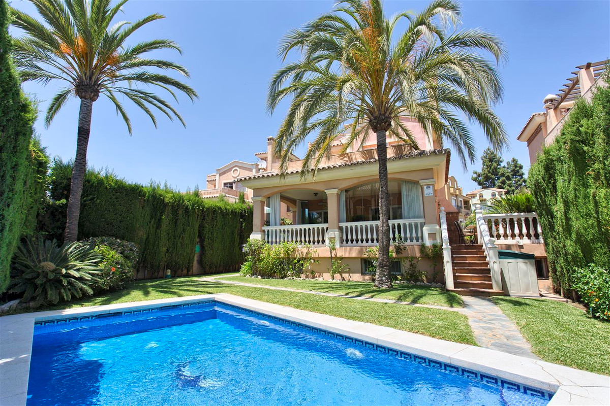 6 Bedroom Detached Villa For Sale Marbella, Costa del Sol - HP3189910